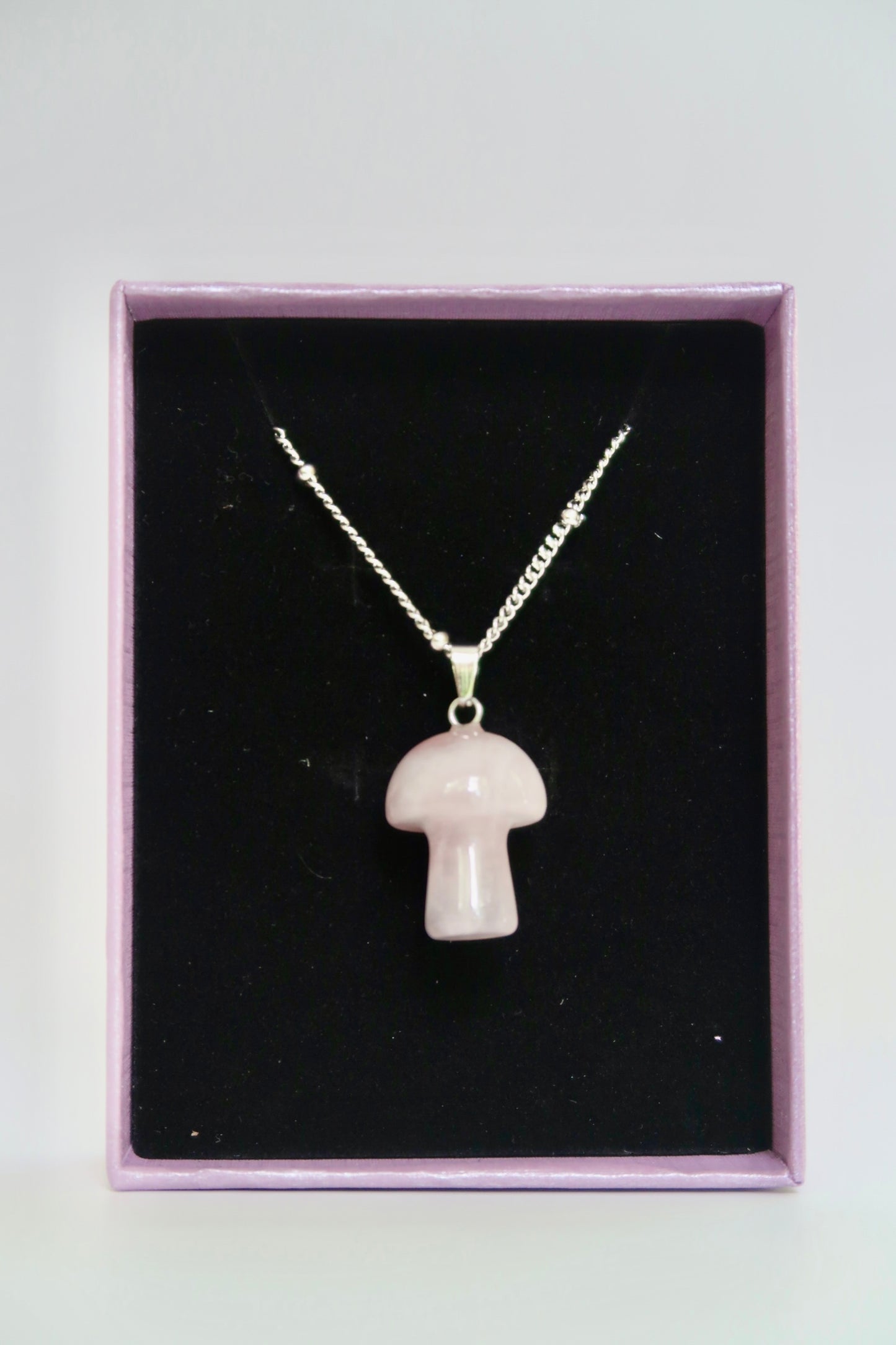 Rose quartz carving necklace